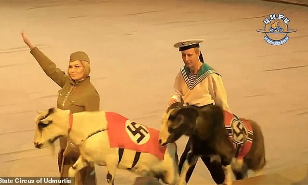 Σε τσίρκο στη Ρωσία "παρέλασαν" ζώα με ναζιστικά σύμβολα